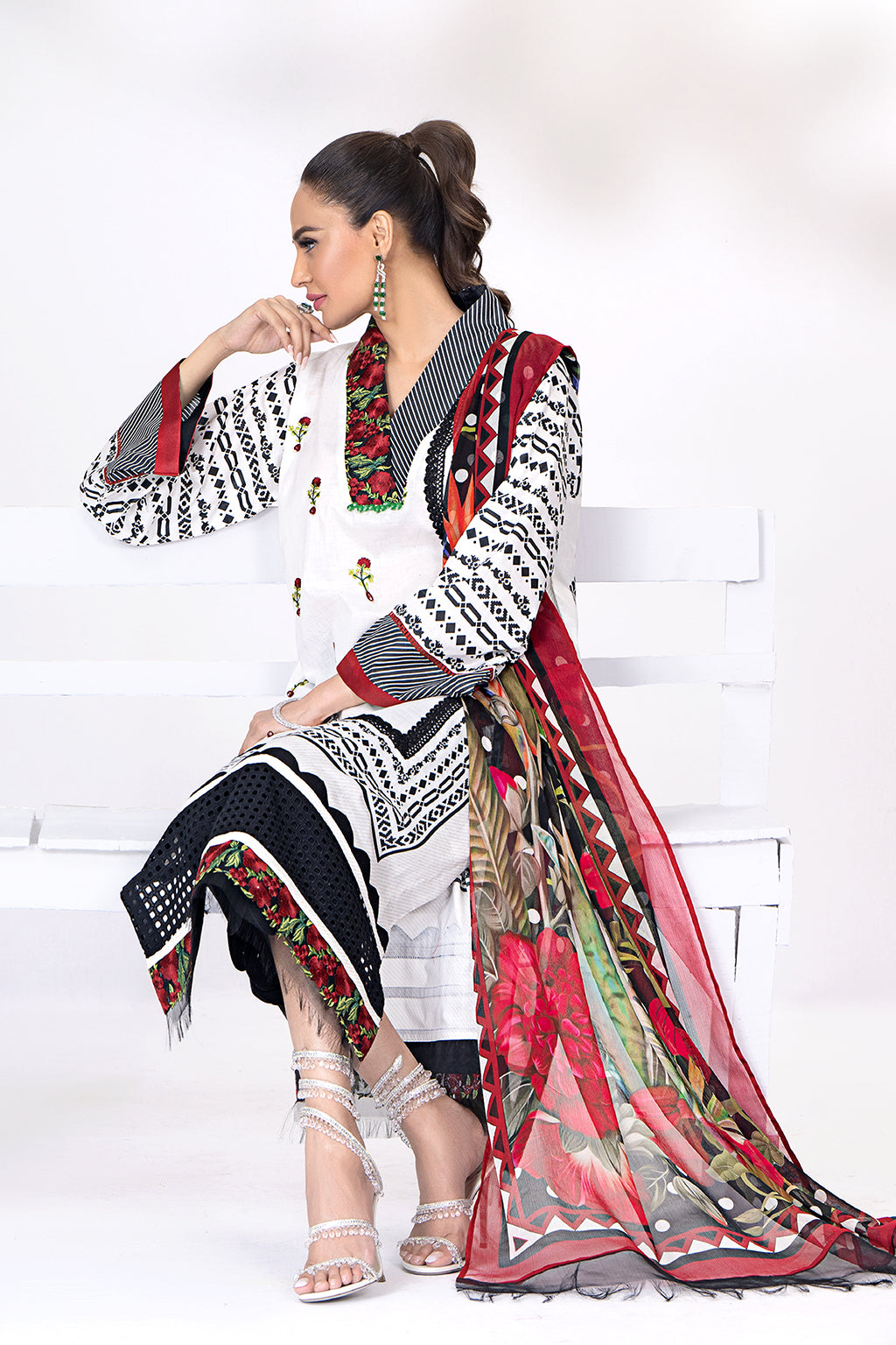 AMIRAH (luxury lawn)-3PC-UNSTITCHED